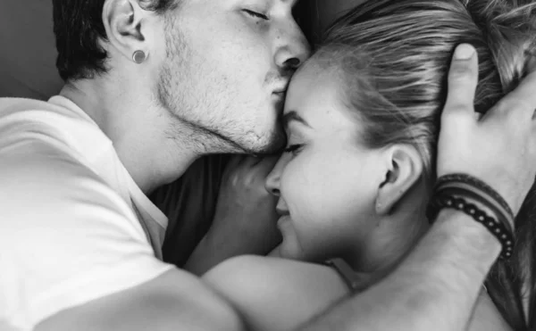 Caucasian Couple Lying Bed Together — Stock Photo, Image