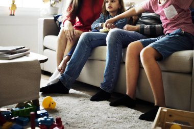 Aile birlikte vakit geçiriyor.