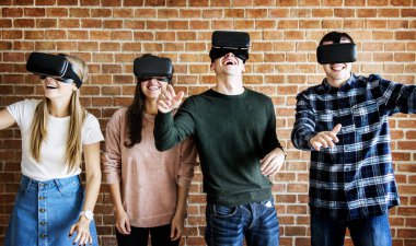 VR kulaklıklarda çalışıyor arkadaşlar