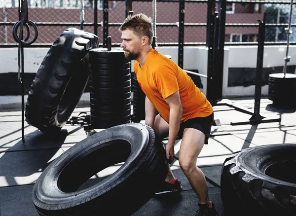 Young Man Exercising Outdoors — Stock Photo, Image