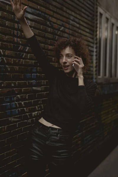 Woman Talking Phone — Stock Photo, Image