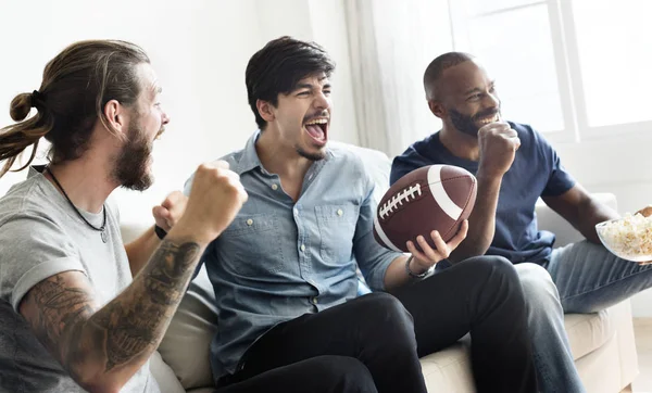 Amigos Animando Liga Deportiva Juntos —  Fotos de Stock