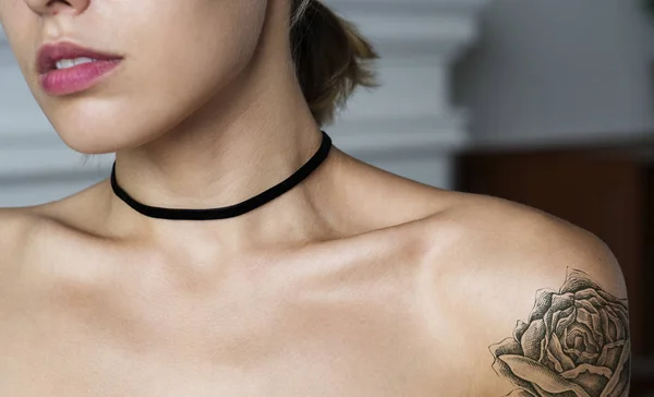Detailní Záběr Paži Tetování Ženy — Stock fotografie
