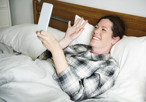 Een Video Van Vrouw Bellen Bed — Stockfoto