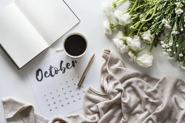 Vista Aérea Del Calendario Con Taza Café —  Fotos de Stock