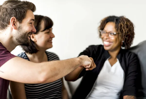 Pessoas Desfrutando Felicidade — Fotografia de Stock