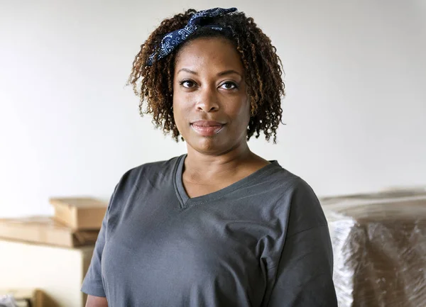 Retrato Mujer Negra Alegre —  Fotos de Stock