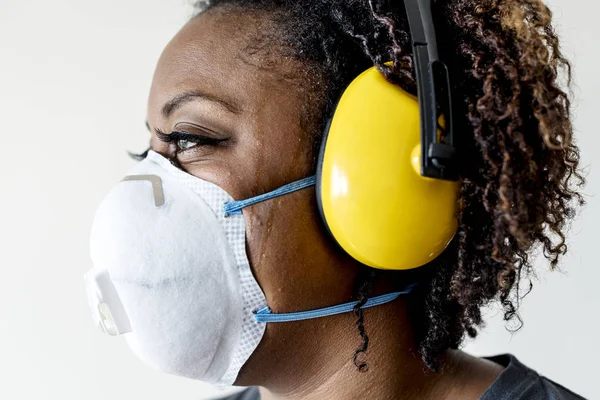 Black Woman Wearing Ear Protection — Stock Photo, Image
