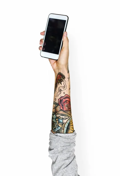 Mão Humana Com Tatuagens Contra Fundo Branco Segurando Telefone Celular — Fotografia de Stock