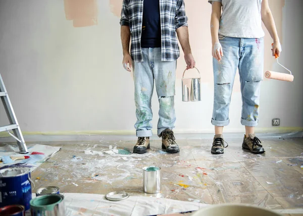 Pessoas Renovando Casa — Fotografia de Stock