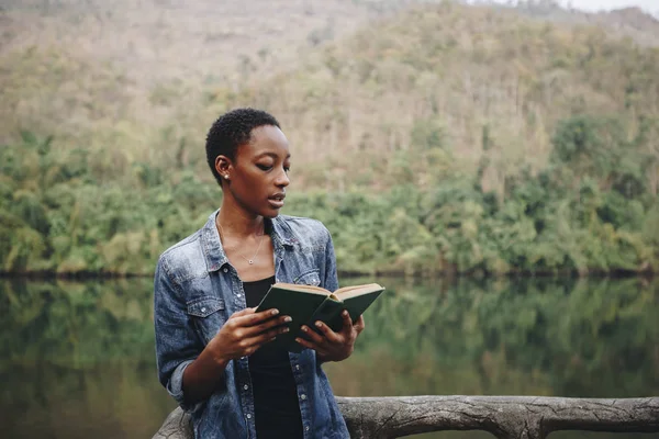 African American Woman Alone Nature Reading Book Leisure Concept — Stock Photo, Image