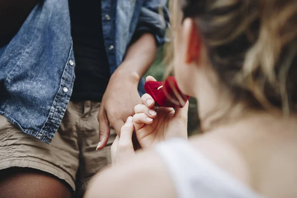 Woman Proposing Her Happy Girlfriend Outdoors Love Marriage Concept — Stock Photo, Image