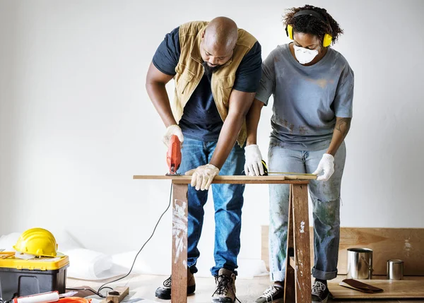 Gente Renovando Casa Usando Taladro — Foto de Stock