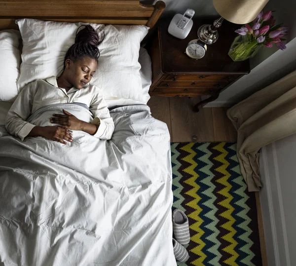 Αφρικανική Αμερικανική Γυναίκα Ύπνο Ήσυχοι — Φωτογραφία Αρχείου