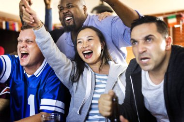 Frieds, spor bar birlikte tezahürat