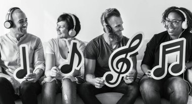 İnsanlar zevk almak müzik kulaklık