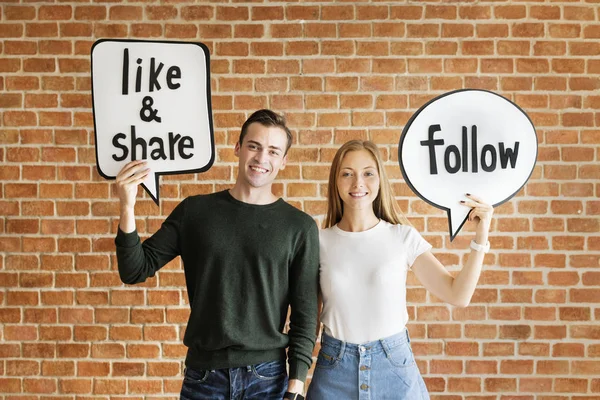 Happy Cute Young Couple Holding Thought Bubble Social Media — Stock Photo, Image
