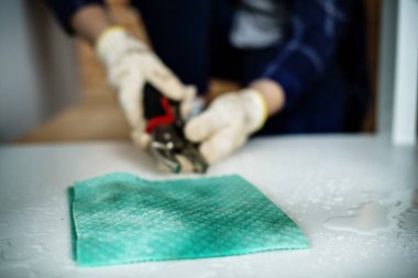 İnsanlar sabitleme evye