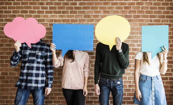 Vrienden Houden Copyspace Plakkaat Tekstballonnen — Stockfoto