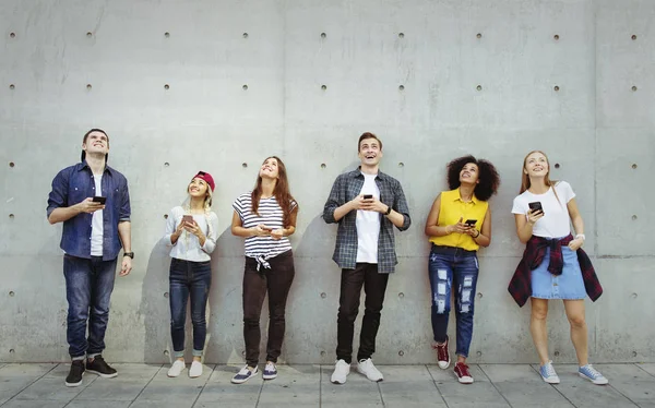 Group Young Friends Outdoors Using Smartphones Looking — Stock Photo, Image