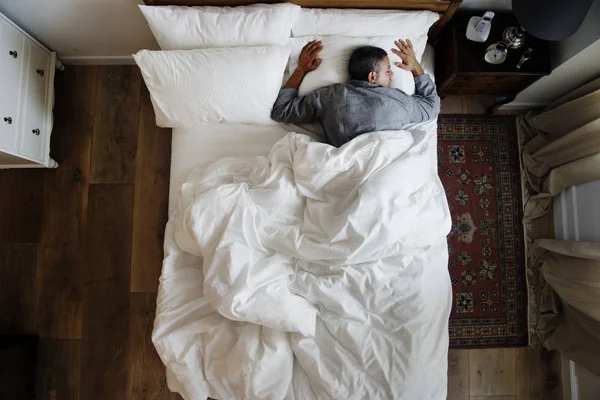 Francia Ember Ágyon Egyedül Aludni — Stock Fotó