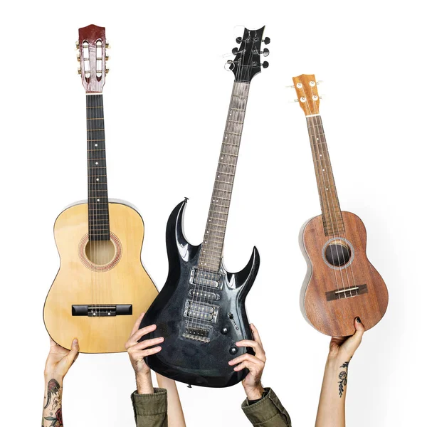 Imagem Cortada Pessoas Mãos Segurando Guitarras — Fotografia de Stock