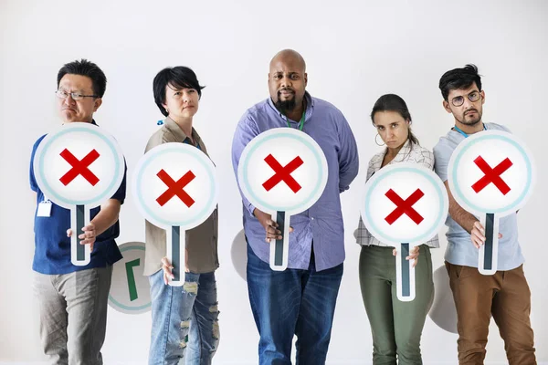 Trabajadores Que Sostienen Incorrectos Niegan Iconos Erróneos — Foto de Stock