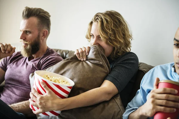 Amigos Viendo Películas Juntos — Foto de Stock