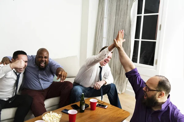 Amigos Animando Liga Deportiva Juntos — Foto de Stock