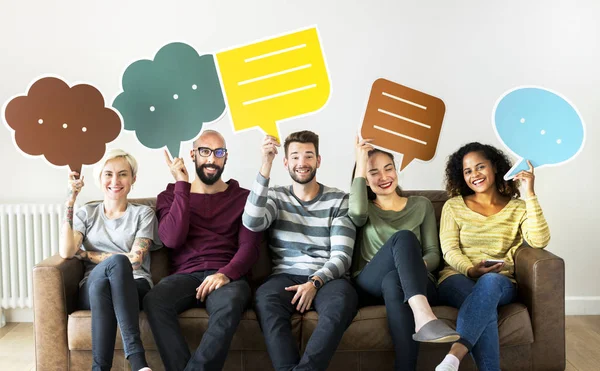 Grupo Personas Diversas Con Icono Burbuja Del Habla — Foto de Stock