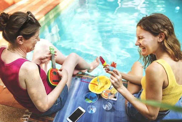 Girls Relaxing Swimming Pool — Stock Photo, Image