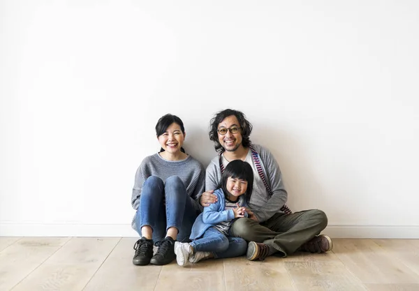 Asiatische Familie Kauft Neues Haus — Stockfoto