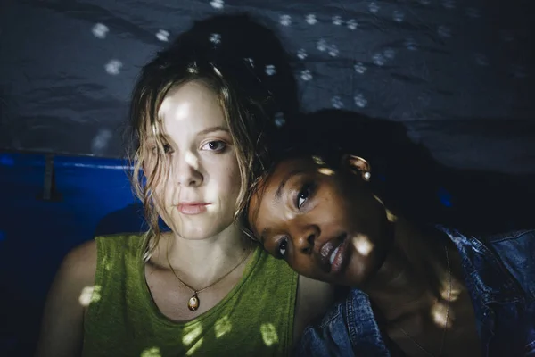 Coppia Lgbt Con Disco Ball — Foto Stock