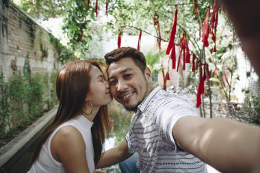 Mutlu çift alma selfie birlikte