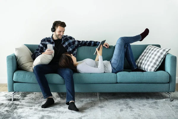 Casal Alegre Desfrutando Fim Semana Juntos — Fotografia de Stock