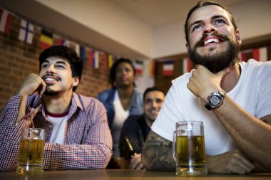 Frieds, spor bar birlikte tezahürat