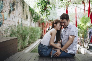 güzel çift birlikte iyi vakit geçiriyor