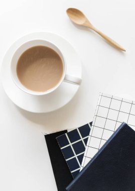 Kahve Kupası not defterleri ile havadan görünümü