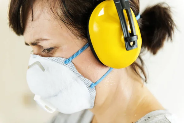Woman Wearing Ear Protection — Stock Photo, Image