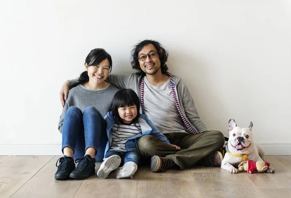 Asijské Rodiny Koupit Nový Dům — Stock fotografie