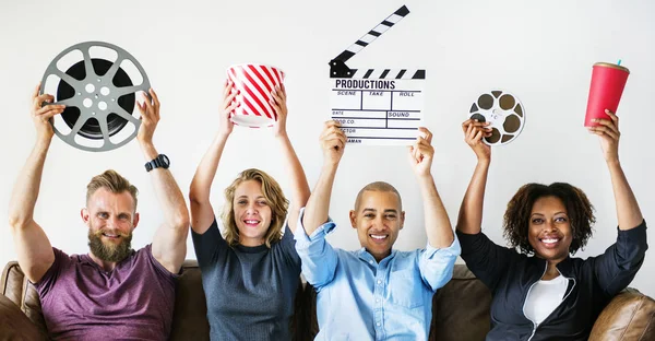 Amigos Assistindo Filme Juntos — Fotografia de Stock