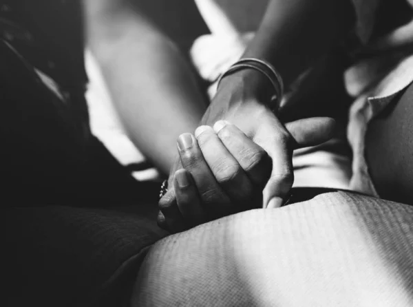 Closeup Couple Holding Hands — Stock Photo, Image