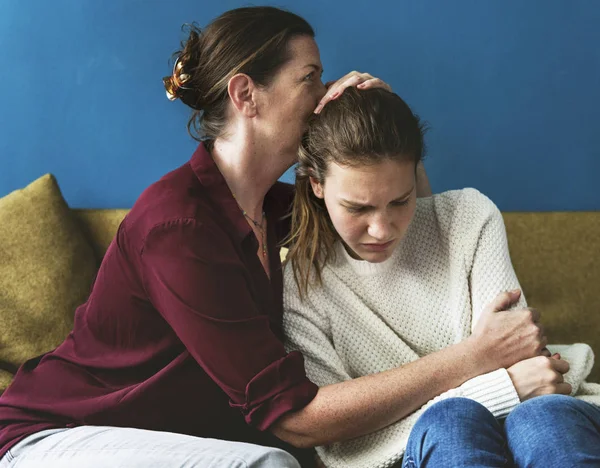 Mutter Und Tochter Teenageralter Streiten — Stockfoto