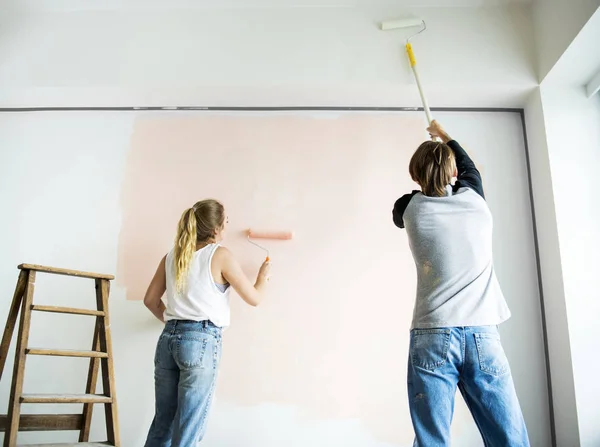 People Renovating House Painting Wall — Stock Photo, Image