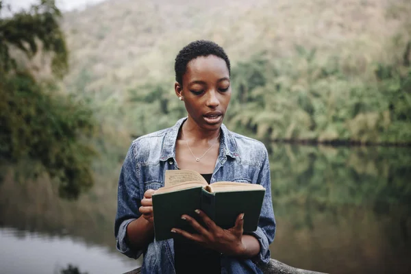 African American Woman Alone Nature Reading Book Leisure Concept — Stock Photo, Image