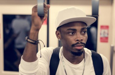 Bir adam tren, metro city