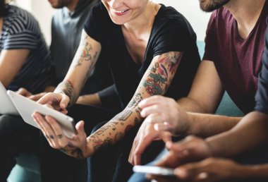 Dijital aygıt kullanan kişiler 