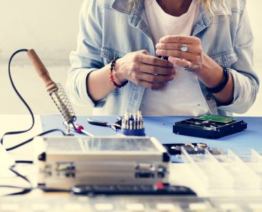 Teknisyen bilgisayarınızın sabit diskinde çalışma