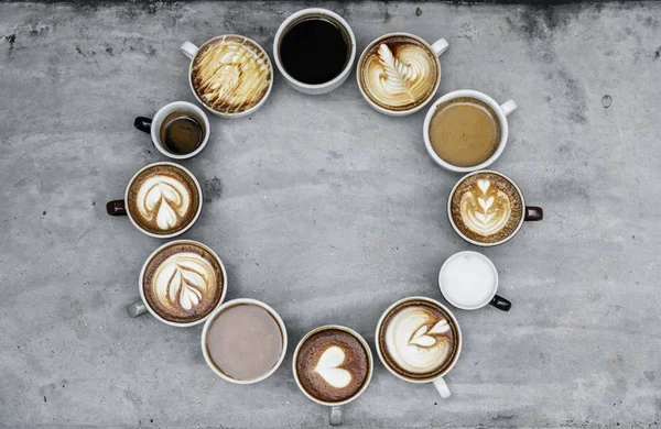 Különböző Kávé Italok Kör Alakzatban Poharak — Stock Fotó