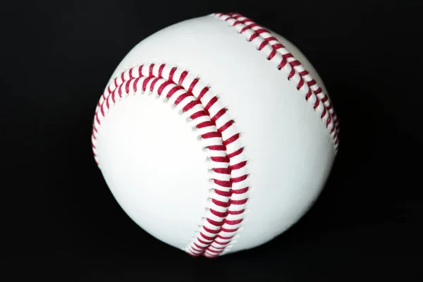 Närbild Baseball Bollen Isolerad Svart Bakgrund — Stockfoto